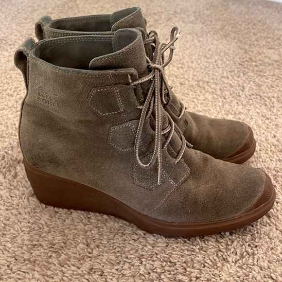 Sorel Shoes - Sorel lace up wedge suede leather boots